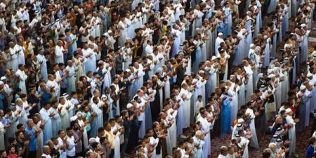 الأزهر للفتوى يحذر من صلاة النساء بجوار الرجال في صلاة العيد