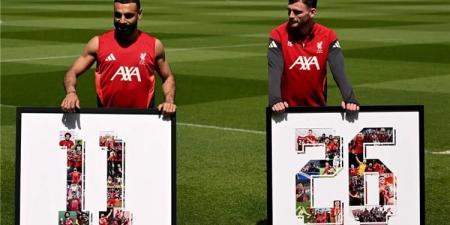 ليفربول يودّع محمد صلاح وروبرتسون بهدايا خاصة قبل ليلة الوداع في أنفيلد