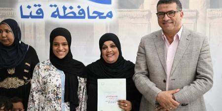 عقود تقنين لـ 11 من واضعي اليد في قنا