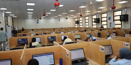 رئيس جامعة المنيا يتفقد امتحانات الصيدلة وطب الأسنان بمركز الإختبارات الإلكترونية