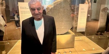 الدكتور زاهي حواس يطلق نداءً عالمياً لاسترداد حجر رشيد الحجر ويستهدف "مليون توقيع"