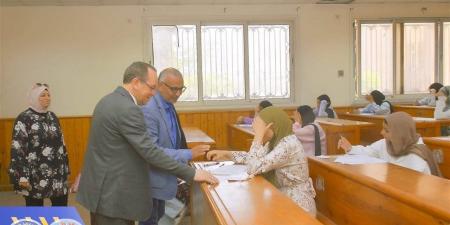 نائب رئيس جامعة طنطا يتابع امتحانات كلية علوم الرياضة ويشدد على الانضباط
