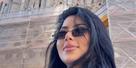 بالأسود والبني.. كارولين عزمي تشارك جمهورها صورًا من عطلتها الصيفية بالخارج (صور)
