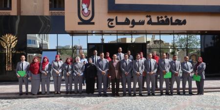 محافظ سوهاج يكرم المدربين الفائزين في مسابقة "شتاءك رقمي"