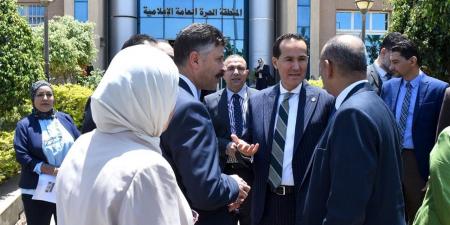 محمد عوض: خطة لتطوير مركز خدمات المستثمرين بفرع أكتوبر للتيسير على العملاء