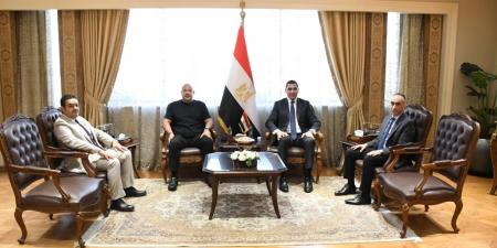 وزير الشباب والرياضة يستقبل رئيس نادي منتخب السويس بحضور رئيس رابطة الأندية