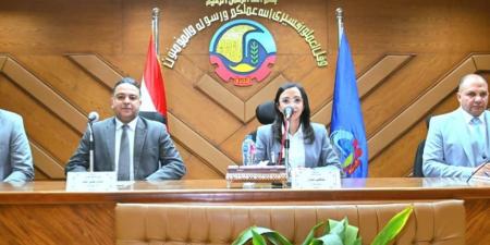 محافظ البحيرة تعقد اجتماعًا موسعًا لمتابعة جاهزية القطاعات الخدمية وتوجه برفع درجة الاستعداد
