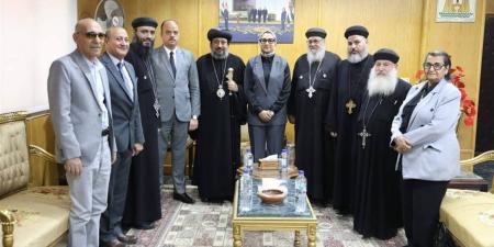 لتقديم التهنئة بالأضحى المبارك.. محافظ الوادى الجديد تستقبل الأسقف راعى كنيسة السيدة العذراء بالخارجة