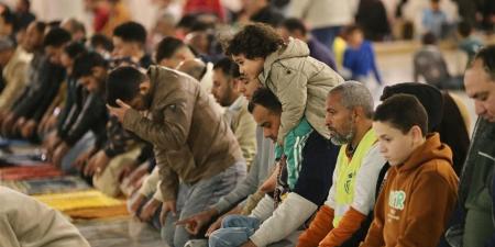 كل سنة وأنتم طيبين.. شعائر صلاة عيد الأضحى المبارك من مسجد عمرو بن العاص (بث مباشر)