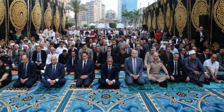 محافظ الجيزة يؤدي صلاة عيد الأضحى بساحة مسجد مصطفى محمود (صور)