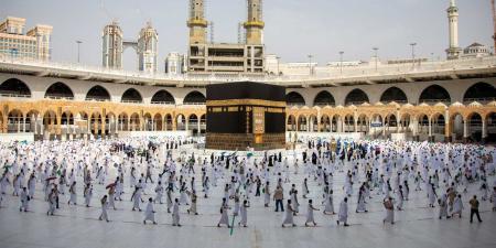 ضيوف الرحمن يؤدون طواف الإفاضة بالمسجد الحرام بعد الوقوف بعرفة