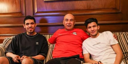 معسكر منتخب مصر يشهد زيارة محمد حمدي وإسلام عيسى قبل السفر لأمريكا