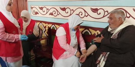 "صحة البحيرة" تجوب المراكز والمتنزهات لنشر الوعي والكشف المجاني على المواطنين