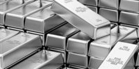 الفضة ترتفع 4 % محليًا و2 % عالميًا خلال مايو بدعم الطلب الصناعي والاستثماري