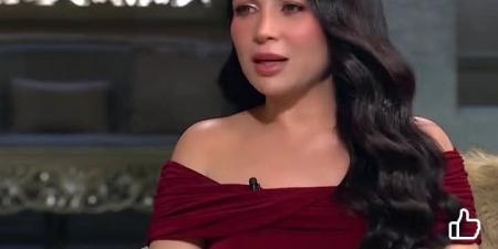 "لقيت فيه أمان والدتي".. مي عز الدين تكشف كواليس تعارفها على زوجها