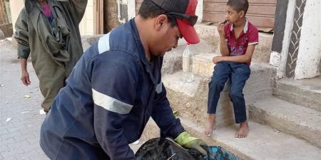 رئيس مياه سوهاج: استمرار أعمال تطهير شبكات الصرف الصحي ميكانيكيًا ويدويًا