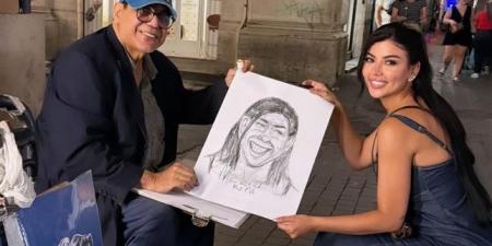 "أبقي أرميها".. كارولين عزمي تسخر من شخص رسم لها بورتريه