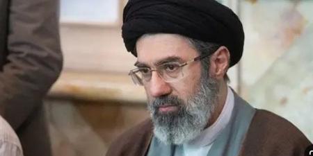 خامنئي: عدو إيران بعد هزيمته في ساحة المعركة يسعى للإضرار بصمود الشعب