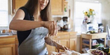 لماذا تزداد الرغبة في تناول الأطعمة المالحة أحيانًا؟