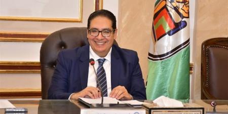 رئيس جامعة القاهرة يكرم الفائزين في مهرجان العروض المسرحية الطويلة