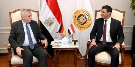 وزير الصناعة يبحث مع سفير ألمانيا بالقاهرة تعزيز التعاون الصناعي بين البلدين