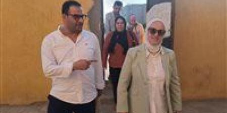 متابعة ميدانية لأعمال تقدير الدرجات بالقاهرة.. مدير التعليم تتفقد كنترولات الشروق