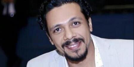 بعد انقسام حول تجسيد حمزة العيلي لـ مصطفى محمود.. نجوم وقعوا في فخ السير الذاتية
