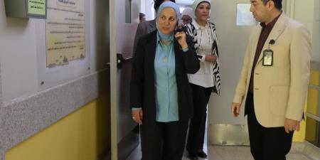 مدير "تعليم القاهرة" تواصل متابعة امتحانات الإعدادية وتدعم طلاب مستشفى 57357