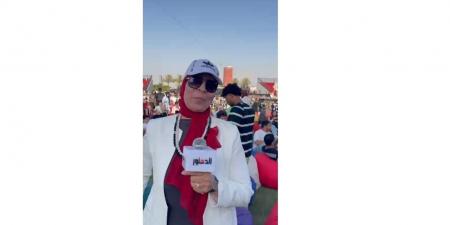 «كأنها عمارة».. انبهار الجمهور بأكبر شاشة عرض للمونديال بالعاصمة الجديدة (فيديو)
