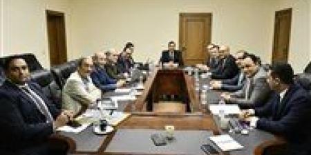 وزير الشباب والرياضة يجتمع برؤساء الاتحادات النوعية لدعم الرياضة