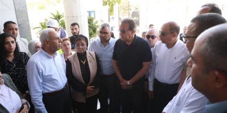 وزير الصحة يتفقد مركز أورام المنيا ومستشفى التأمين الصحي