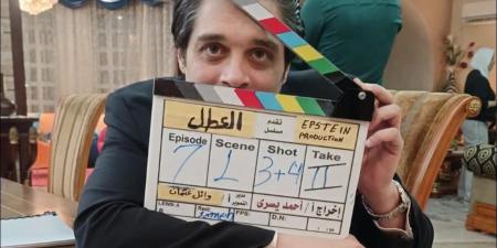 خيري بشارة ممثلا لأول مرة بدور كامل في مسلسل العطل مع عمر خورشيد| خاص