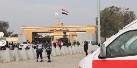 معبر رفح البري يستقبل دفعة جديدة من العائدين الفلسطينيين إلى غزة