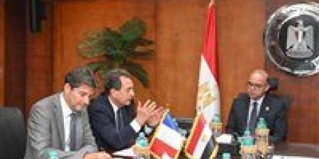 وزير الاستثمار يبحث مع السفير الفرنسي تعميق التعاون الاستثماري والتجاري