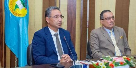 جامعة طنطا تتابع تحديث لوائح الدراسات العليا وتطوير البحث العلمي وفق رؤية مصر 2030