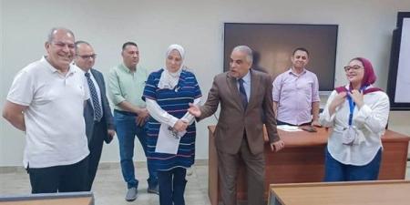 رئيس جامعة طنطا الأهلية يتابع استقبال ملفات الطلاب المقبولين