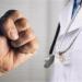 حبس المتهم بالاعتداء على طبيبة وسرقة هاتفها 6 أشهر