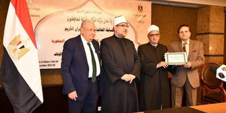 وزير
      الأوقاف
      يكرم
      المديريات
      المتميزة
      في
      مشروع
      صكوك
      الأضاحي
      ومراكز
      إعداد
      محفظي
      القرآن