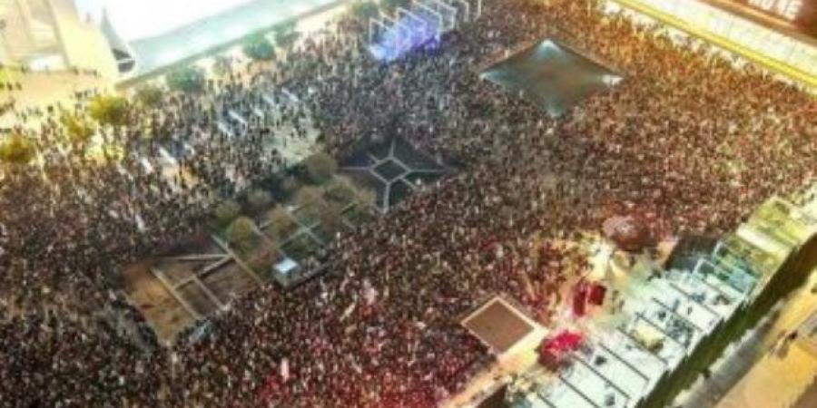 مظاهرات أمام منزل نتنياهو تطالب بعزله وإجراء انتخابات مبكرة
