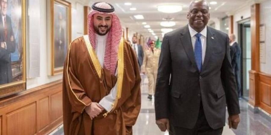 السعودية
      وأمريكا
      تبحثان
      تعزيز
      العلاقات
      العسكرية
      والمستجدات
      الإقليمية