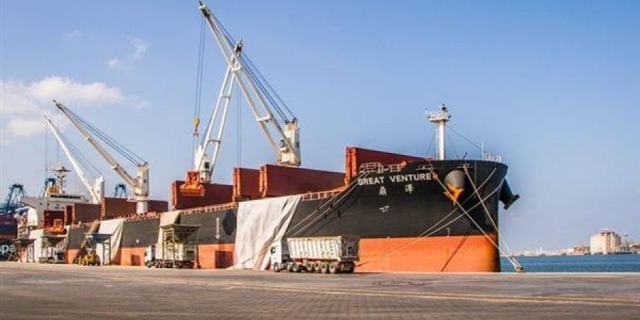 ميناء
      دمياط:
      استقبلنا
      127
      طن
      بطاطس
      و19
      ألف
      طن
      قمح
      خلال
      24
      ساعة