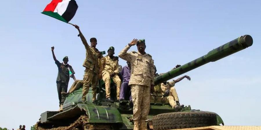 الجيش
      السوداني
      يطرد
      الدعم
      السريع
      من
      أم
      درمان
      "لأول
      مرَّة
      مُنذ
      10
      أشهر"