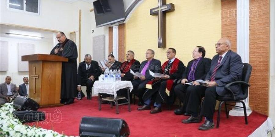 رئيس
      الطائفة
      الإنجيلية
      ينصب
      اثنين
      من
      القساوسة
      بكنائس
      المنيا