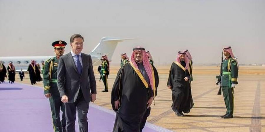 رئيس
      وزراء
      هولندا
      يصل
      إلى
      الرياض
      في
      زيارة
      رسمية
      للمملكة
