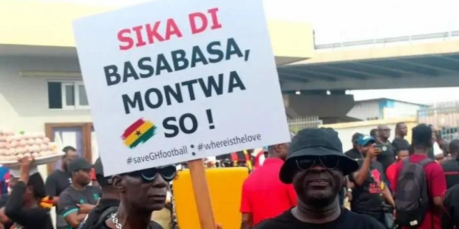 "مظاهرات
      كروية"
      في
      غانا
      بسبب
      الفشل
      في
      كأس
      الأمم
      "مطالبة
      بإصلاحات
      واسعة"