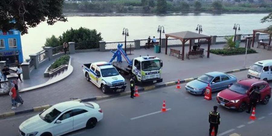 تحرير
      أكثر
      من
      5
      الآف
      مخالفة
      متنوعة
      بحملة
      مرورية
      في
      جسر
      السويس
      ومصر
      الجديدة