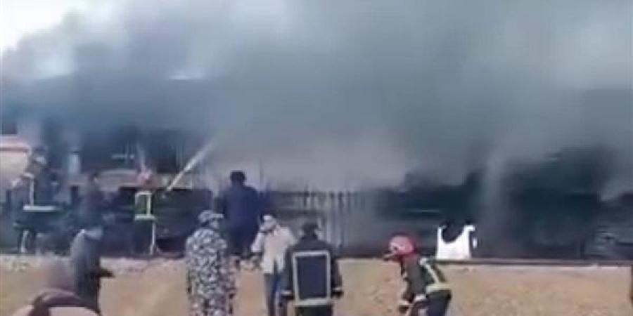 المشاهد
      الأولى
      لإخماد
      حريق
      قطار
      السويس
      (فيديو
      وصور)