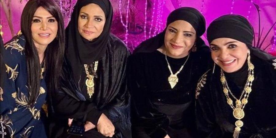 مسلسلات
      رمضان
      2024،
      منى
      عبد
      الغني
      ولقاء
      سويدان
      تغنيان
      في
      كواليس
      "قلع
      الحجر"
      (فيديو)
