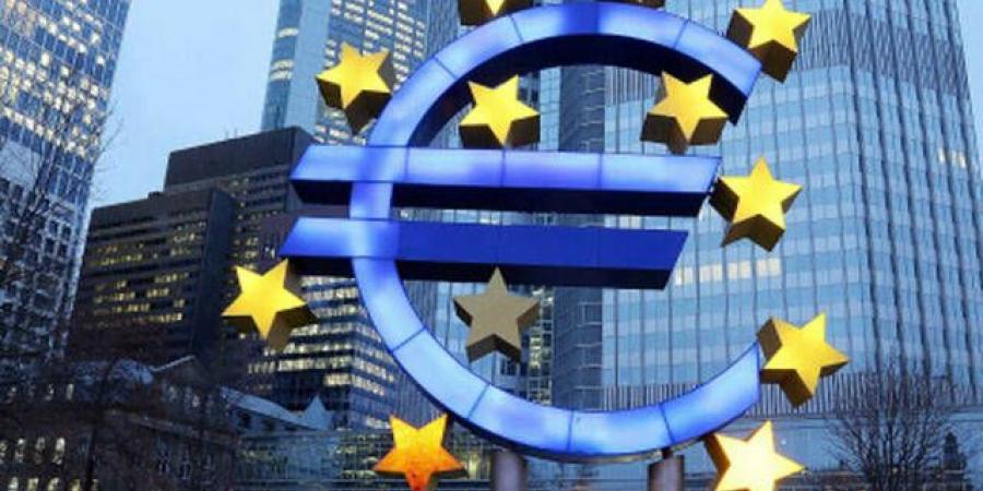 المركزي
      الأوروبي
      يثبت
      أسعار
      الفائدة
      ويخفض
      توقعاته
      للتضخم
      والنمو