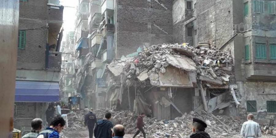 بعد
      مصرع
      وإصابة
      5
      أشخاص،
      تفاصيل
      انهيار
      عقار
      مكون
      من
      3
      طوابق
      بمنطقة
      الورديان
      في
      الإسكندرية
      (بث
      مباشر)